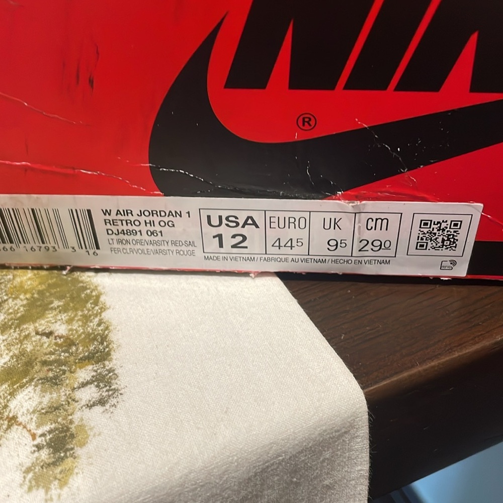 “HOST PICK”Nike Air Red and White High-Top Sneakers Air Jordan’s NWT - Picture 12 of 12